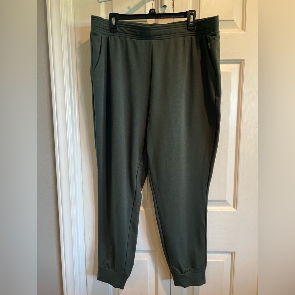 NWT 💚 EDDIE BAUER Dk Green, Jogger Style, Loungewear Pants w Pockets